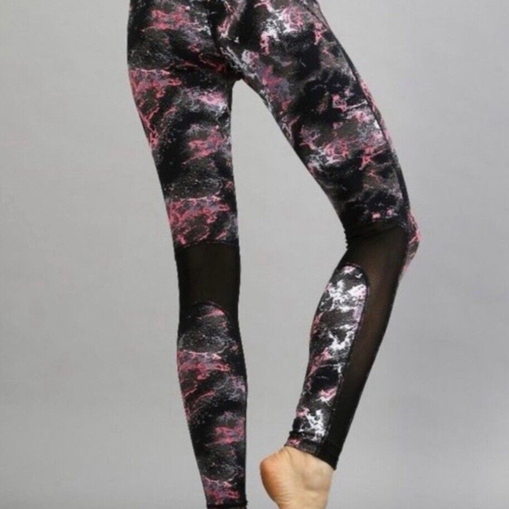 LULULEMON Sz 8 Pink Black Lightning Bloom Leggings RUN YOGA Gorpcore